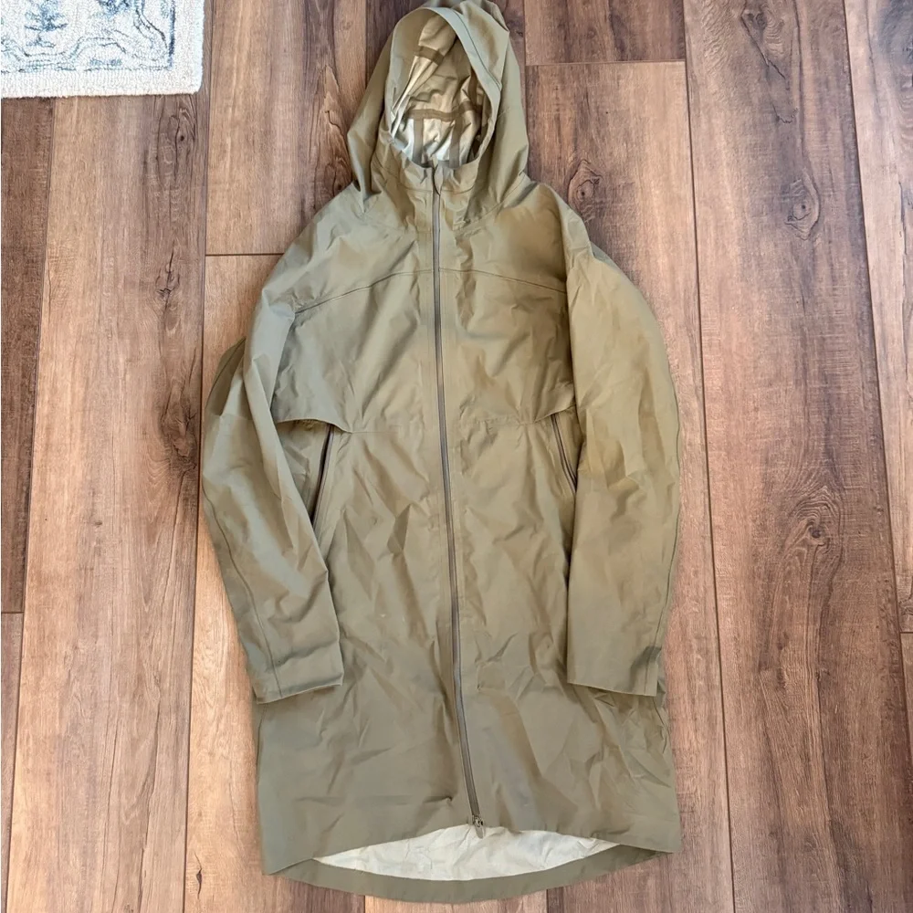 Lululemon rain rebel jacket size 6 - Picture 1 of 5